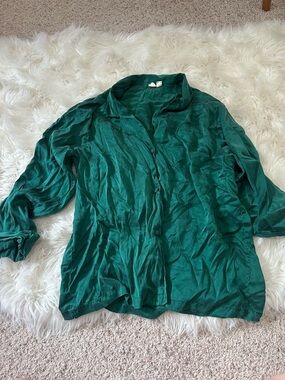 Victoria's Secret gold label 100% silk Emerald Green Pajama Top